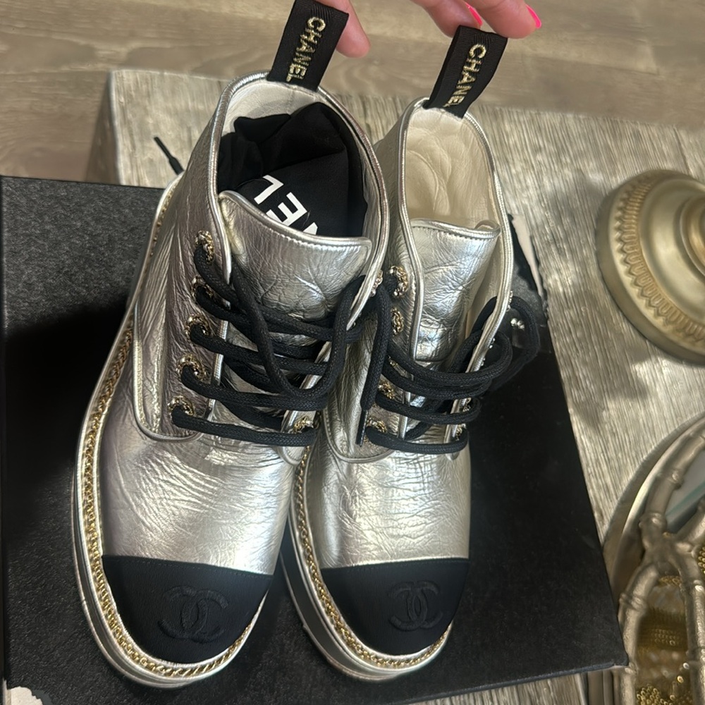 CHANEL BOOTS - Picture 13 of 16